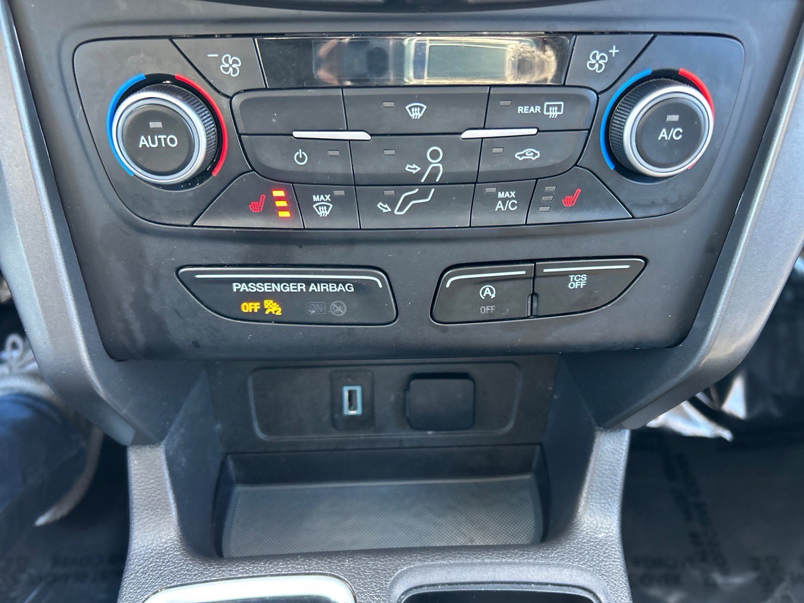 Certified 2018 Ford Escape SEL image 31