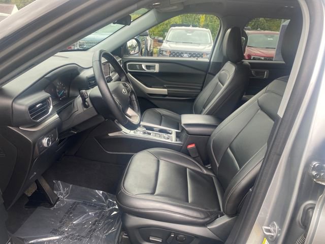 Certified 2022 Ford Explorer XLT w/ Equipment Group 202A image 16