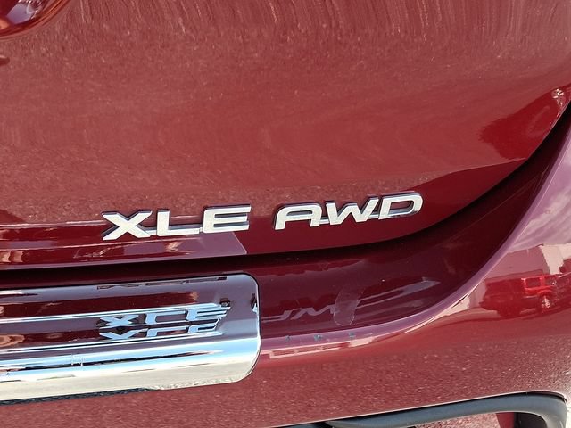 Used 2022 Toyota Highlander XLE AWD/4WD image 35