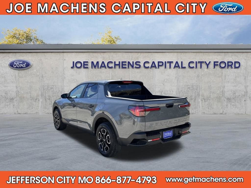 Used 2024 Hyundai Santa Cruz SE image 3
