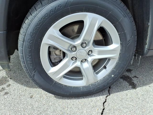 Used 2023 Jeep Compass Sport image 14