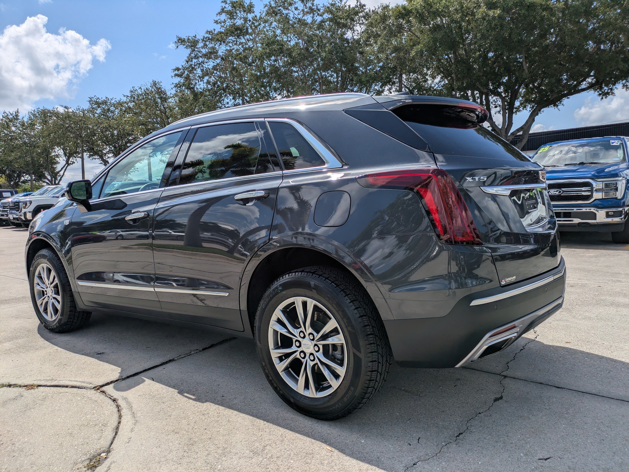 Used 2023 Cadillac XT5 Premium Luxury FWD image 6