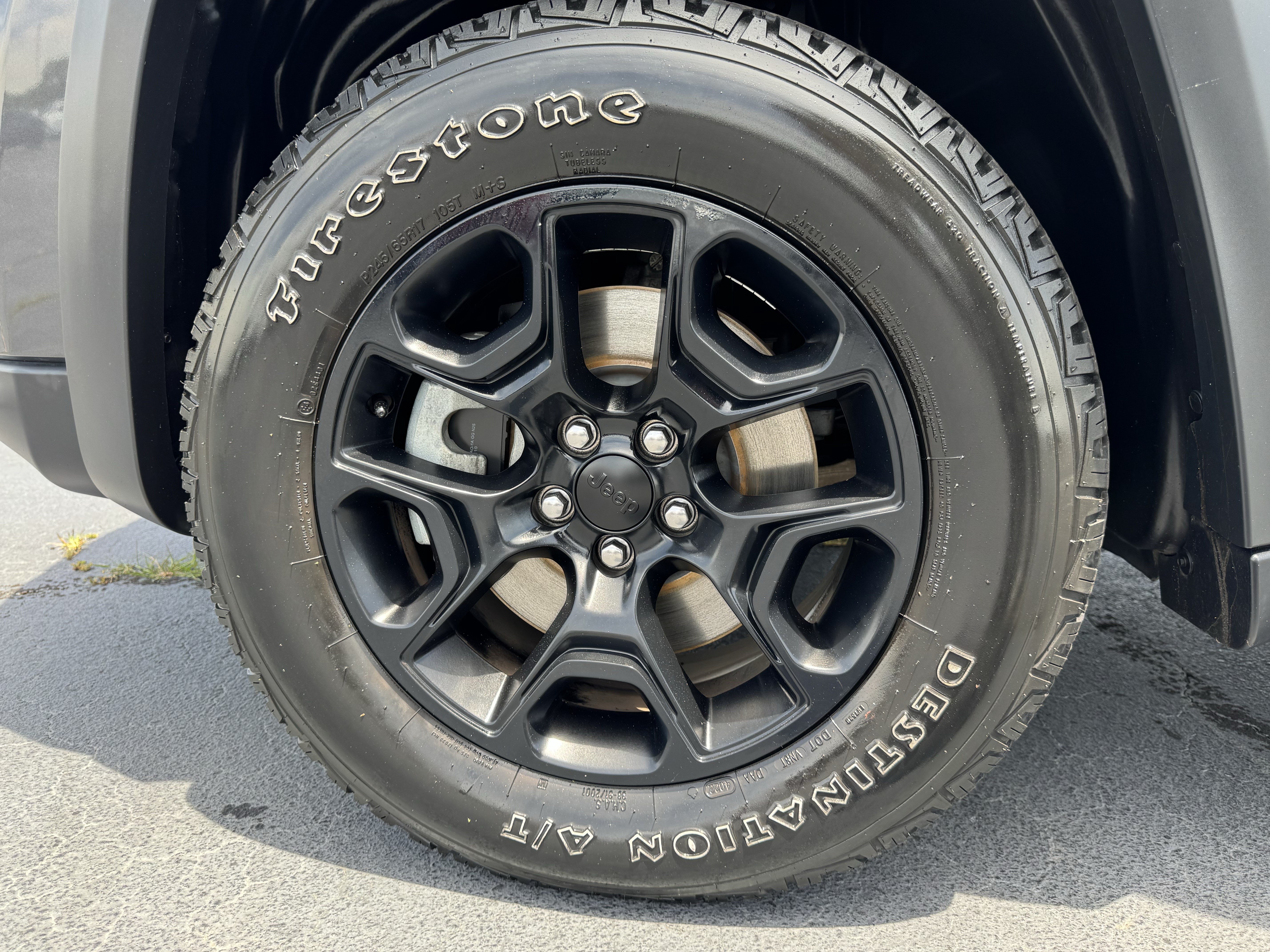 Used 2022 Jeep Cherokee Latitude AWD/4WD image 13