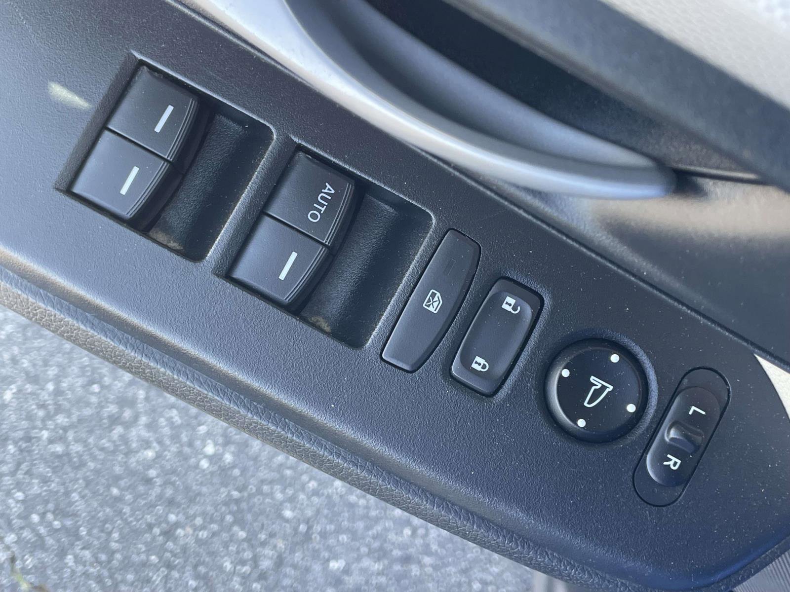 Used 2018 Honda CR-V LX image 12