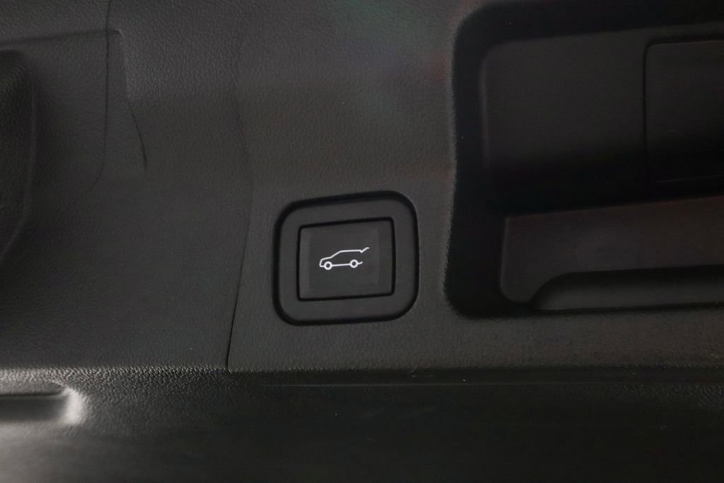 Used 2023 GMC Acadia SLT w/ Elevation Edition FWD image 16