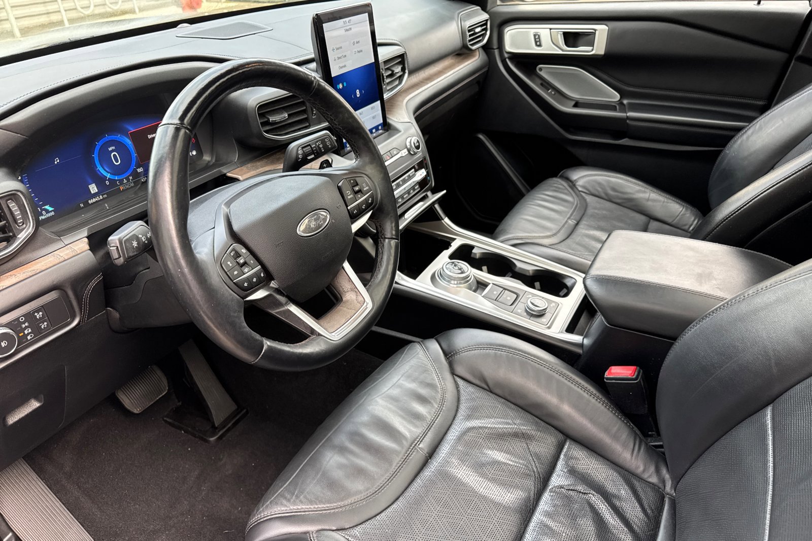Certified 2020 Ford Explorer Platinum w/ Premium Technology Package AWD/4WD image 10