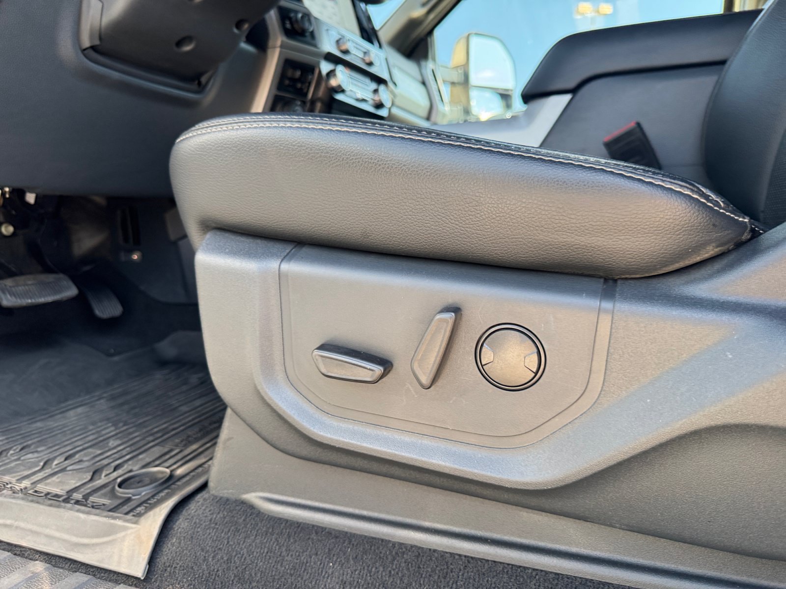 Certified 2022 Ford F250 Lariat w/ Lariat Ultimate Package AWD/4WD image 20