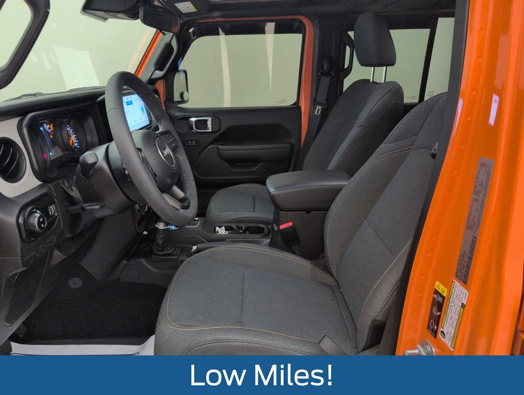 Used 2025 Jeep Gladiator Sport AWD/4WD image 4