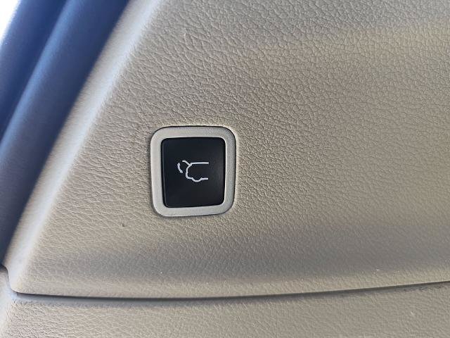 Used 2024 Chrysler Pacifica Touring-L FWD image 13