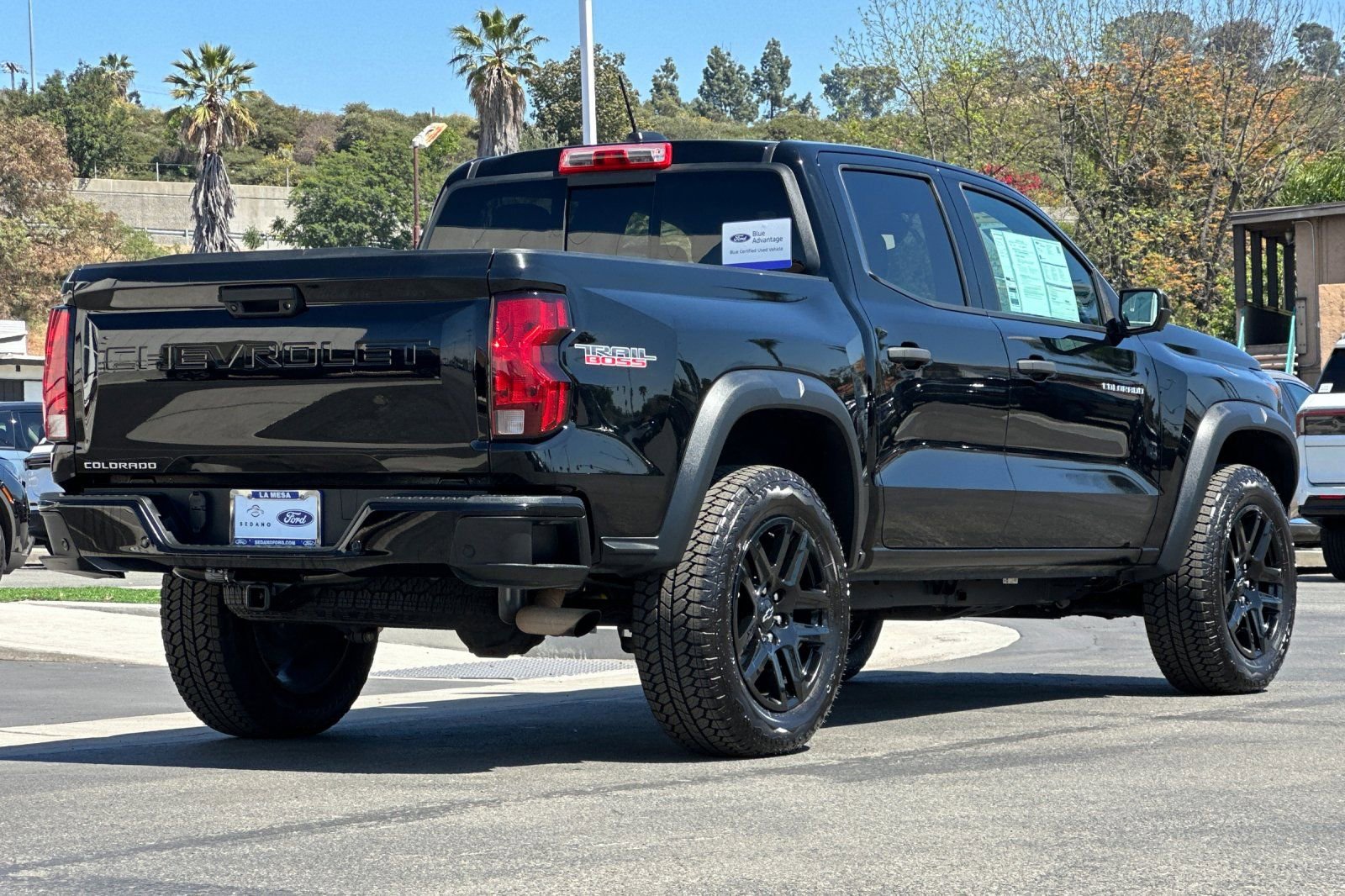 Used 2023 Chevrolet Colorado Trail Boss w/ Technology Package image 3