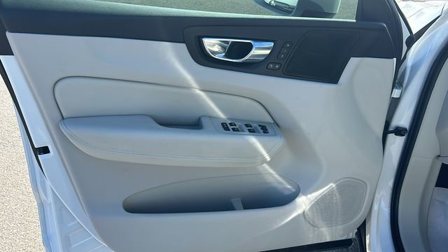 Used 2021 Volvo XC60 T5 Momentum w/ Advanced Package image 16