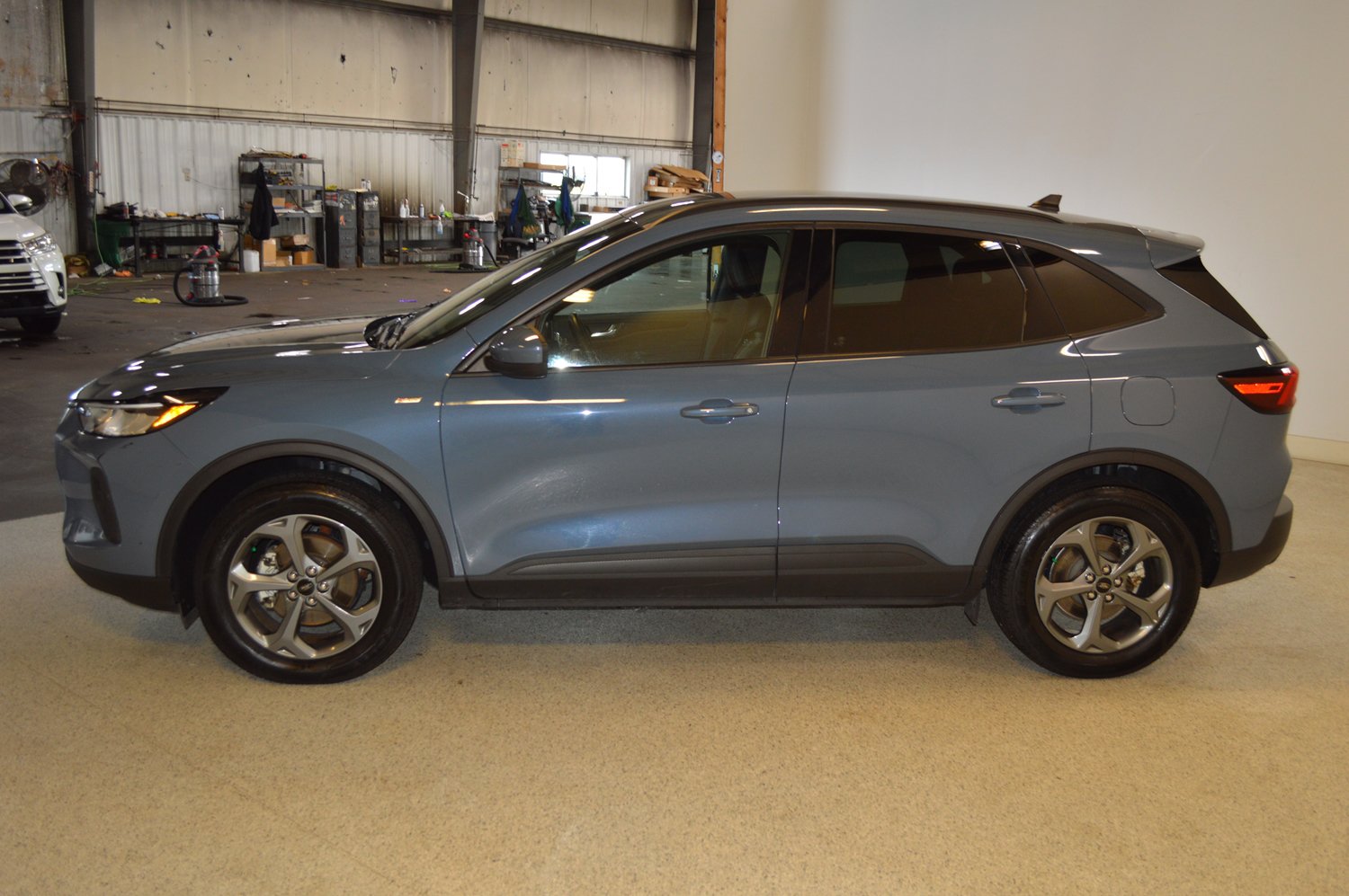 Certified 2025 Ford Escape ST-Line Select AWD/4WD image 6