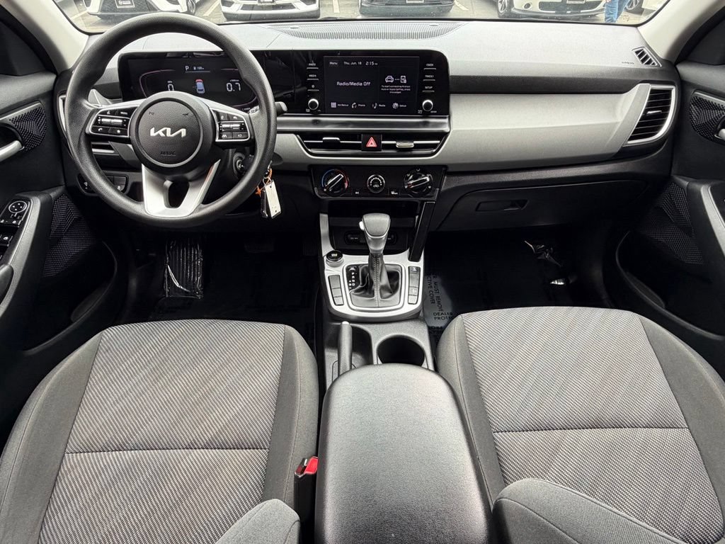 Used 2024 Kia Seltos LX AWD/4WD image 35