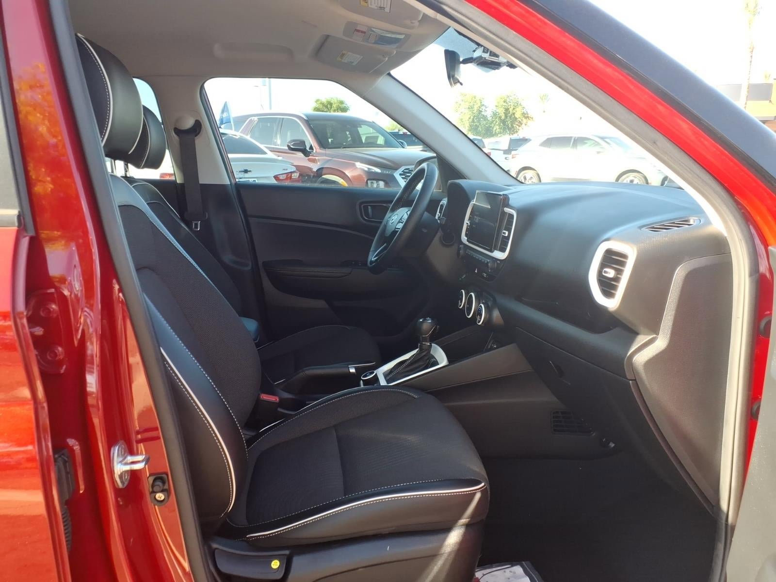 Used 2022 Hyundai Venue Limited FWD image 11
