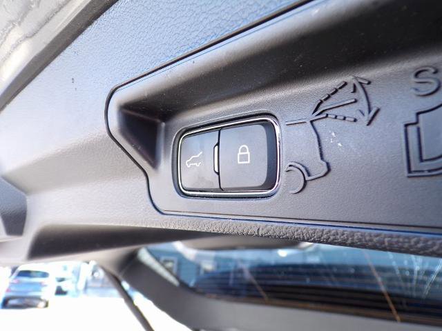 Certified 2022 Ford Explorer XLT w/ Equipment Group 202A image 11