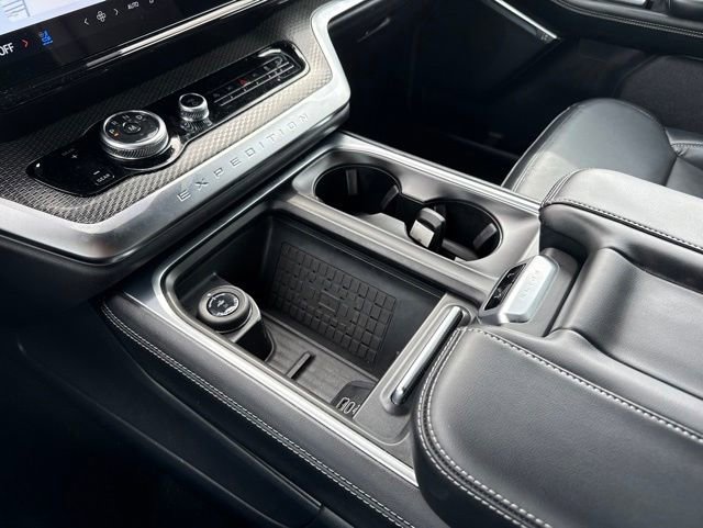 Certified 2025 Ford Expedition Platinum w/ Stealth Performance Package AWD/4WD image 40