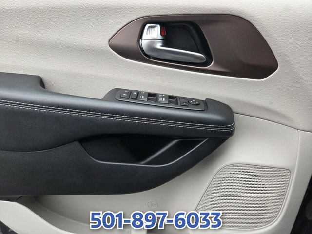 Used 2022 Chrysler Voyager LX FWD image 25