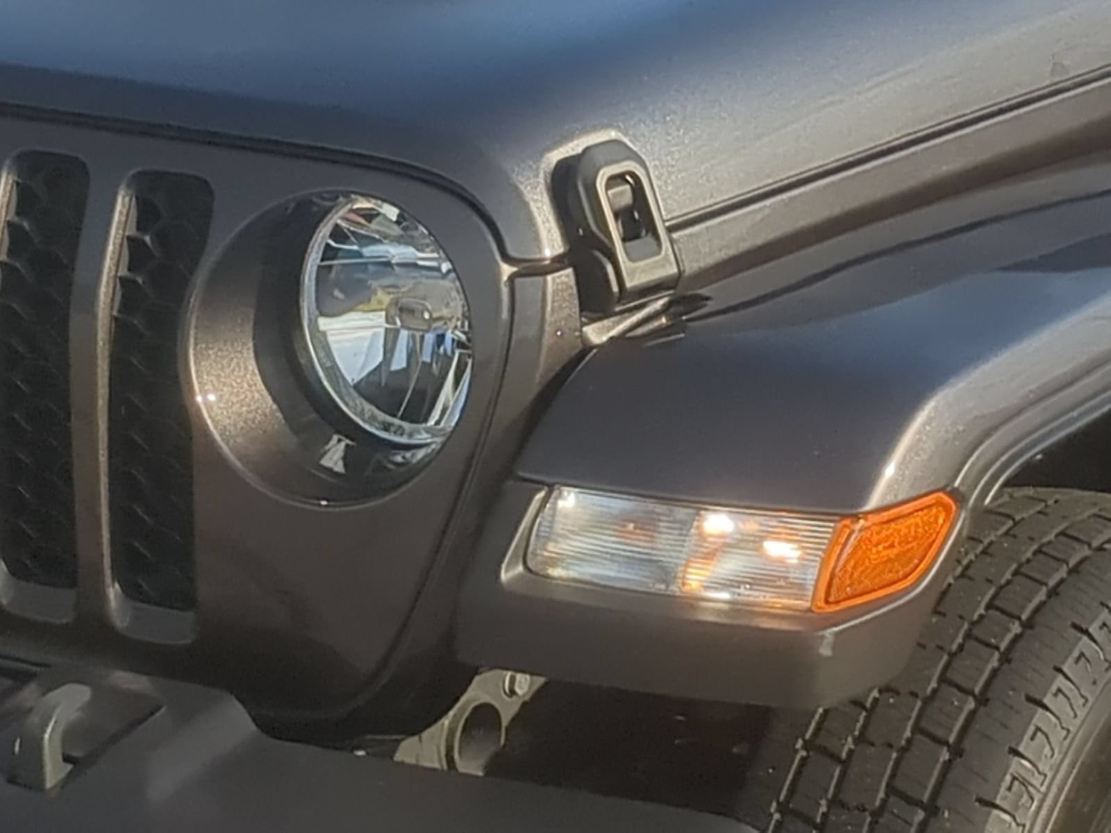 Used 2021 Jeep Gladiator Sport AWD/4WD image 9