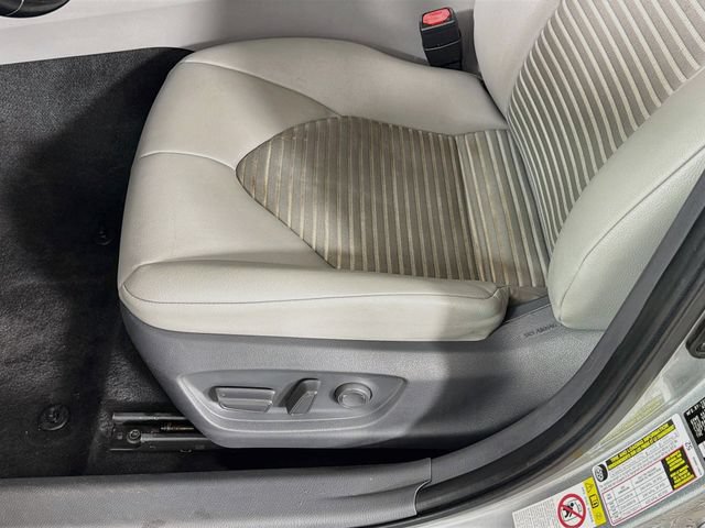 Used 2019 Toyota Camry SE FWD image 21