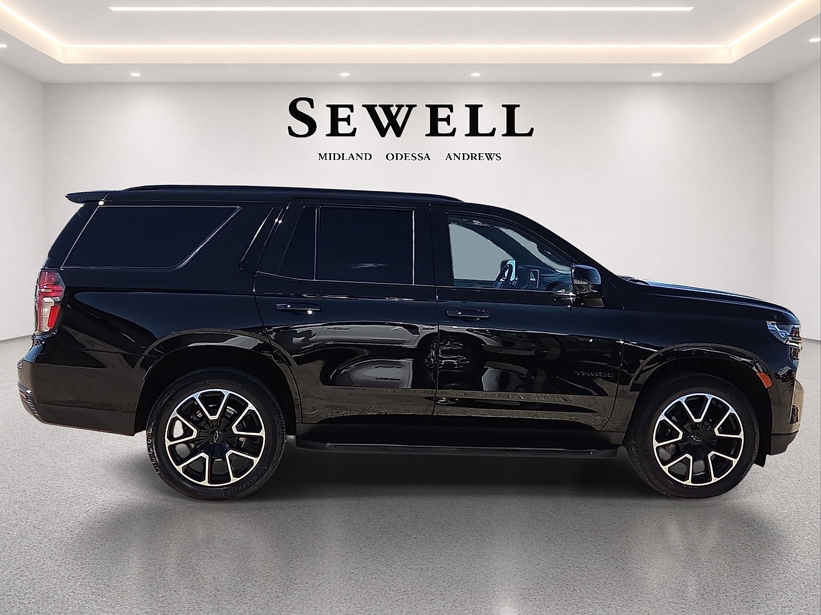 Used 2021 Chevrolet Tahoe RST w/ Luxury Package AWD/4WD image 5