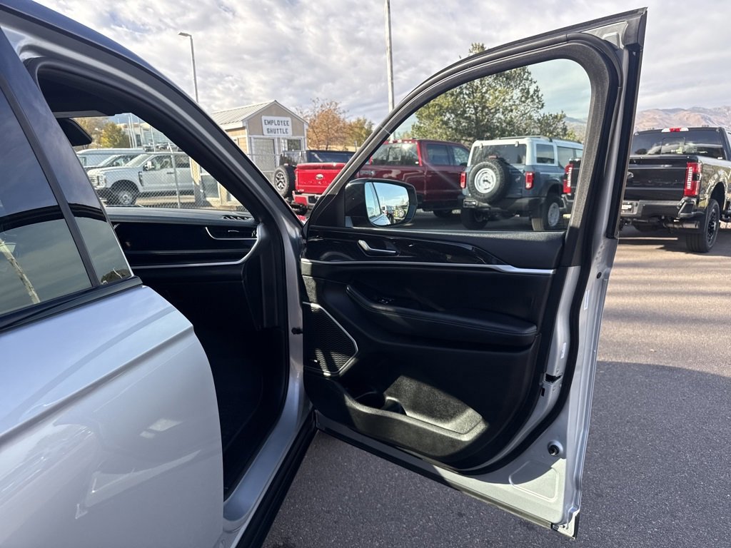 Used 2022 Jeep Grand Cherokee Trailhawk w/ Advanced Protech Group II image 28