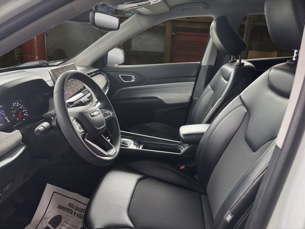 Used 2022 Jeep Compass Latitude FWD image 19