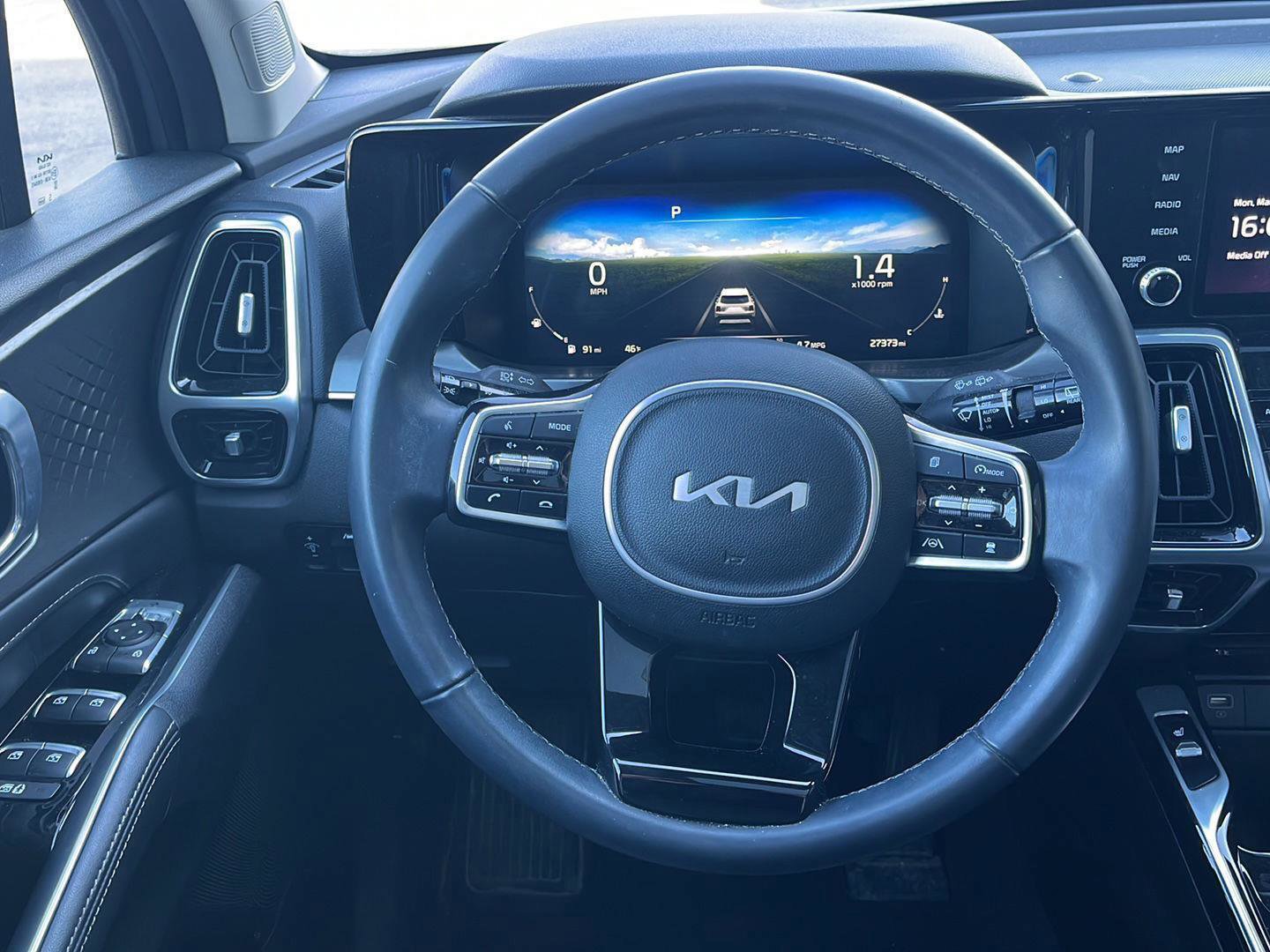 Used 2023 Kia Sorento SX image 19