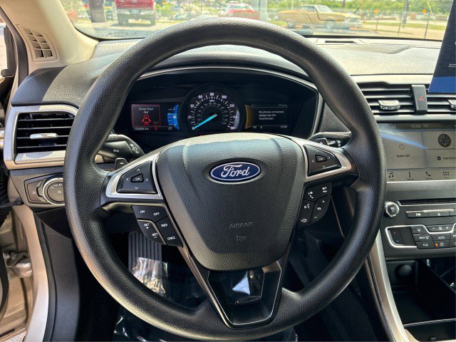 Certified 2018 Ford Fusion SE w/ Fusion SE Technology Package FWD image 15