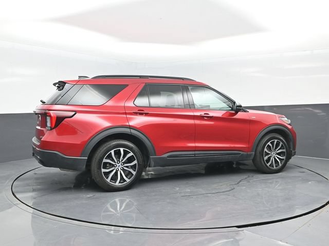 Certified 2025 Ford Explorer ST-Line AWD/4WD image 3