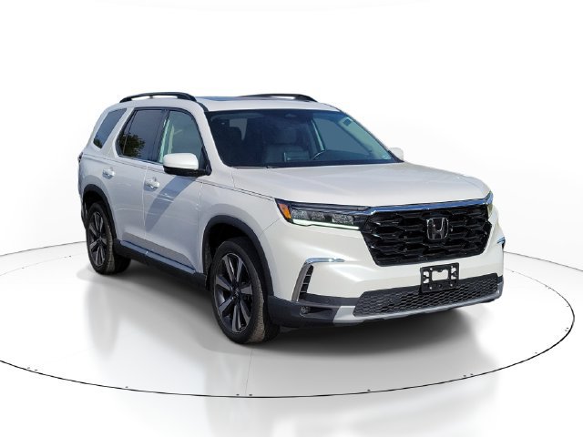 Used 2024 Honda Pilot Touring image 2