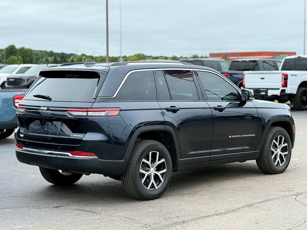 Used 2023 Jeep Grand Cherokee Limited AWD/4WD image 38