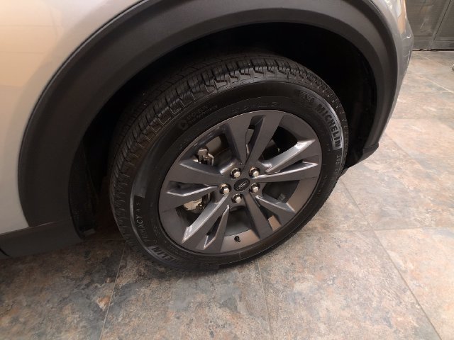 Certified 2023 Ford Explorer XLT w/ Equipment Group 202A AWD/4WD image 9