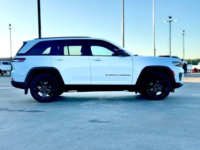 Used 2023 Jeep Grand Cherokee Altitude image 5