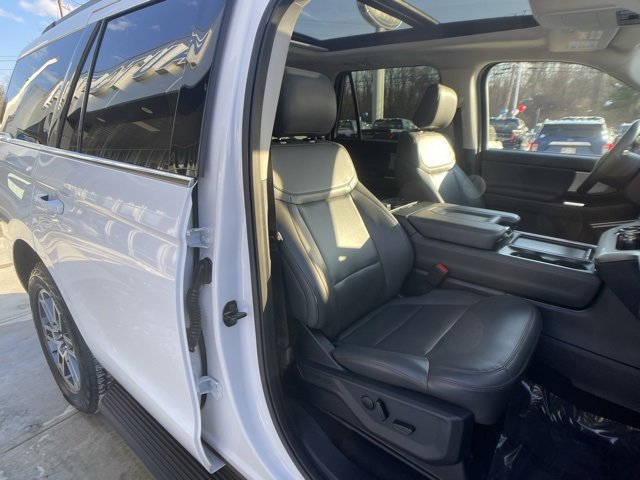 Certified 2025 Ford Expedition Active image 37