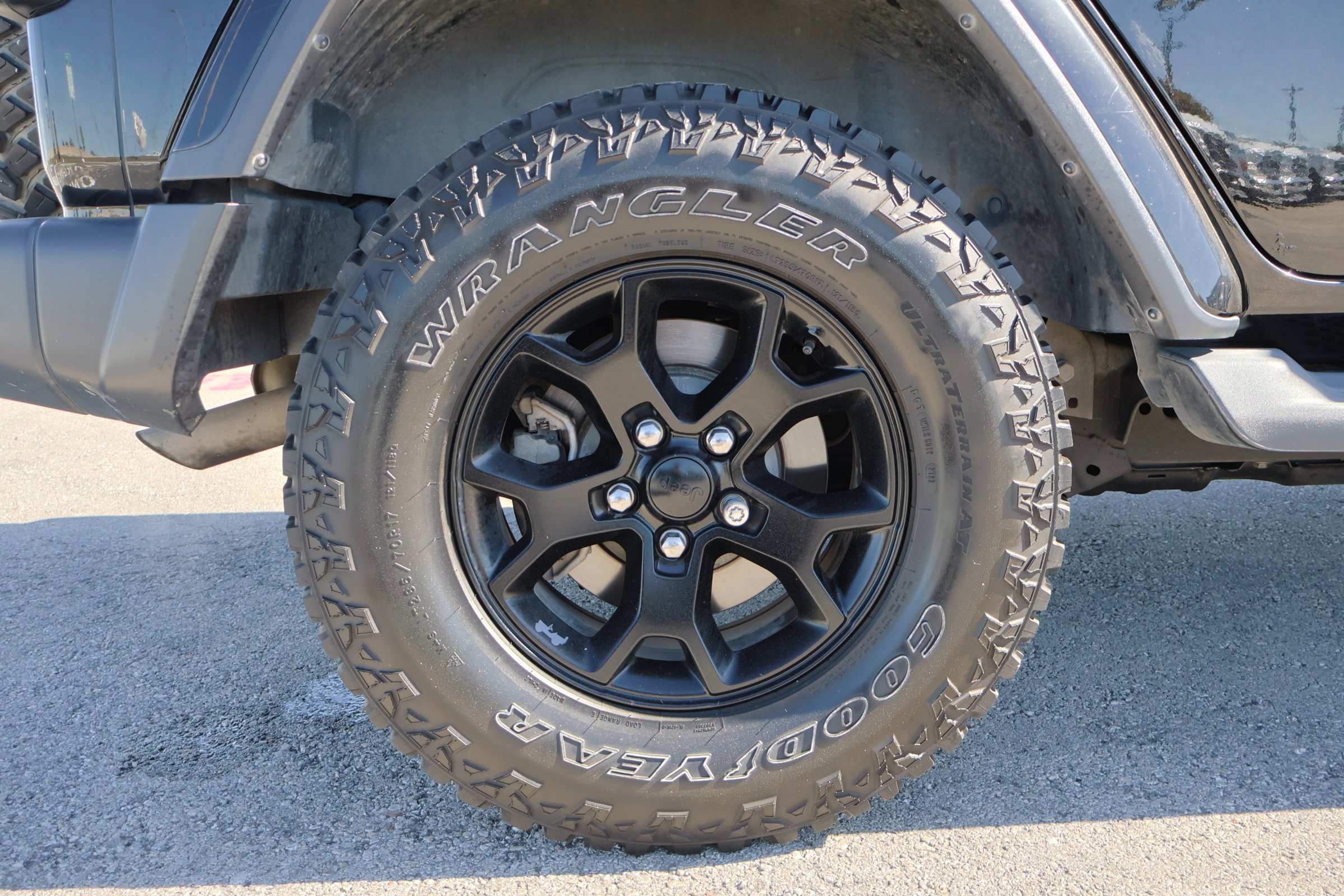 Used 2019 Jeep Wrangler Unlimited Sahara image 12