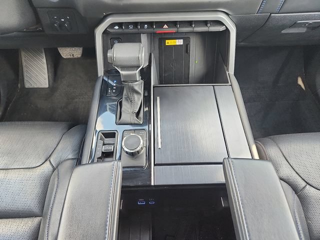 Used 2024 Toyota Sequoia Platinum AWD/4WD image 18