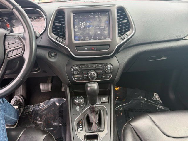 Used 2020 Jeep Cherokee Trailhawk w/ Comfort/Convenience Group AWD/4WD image 18