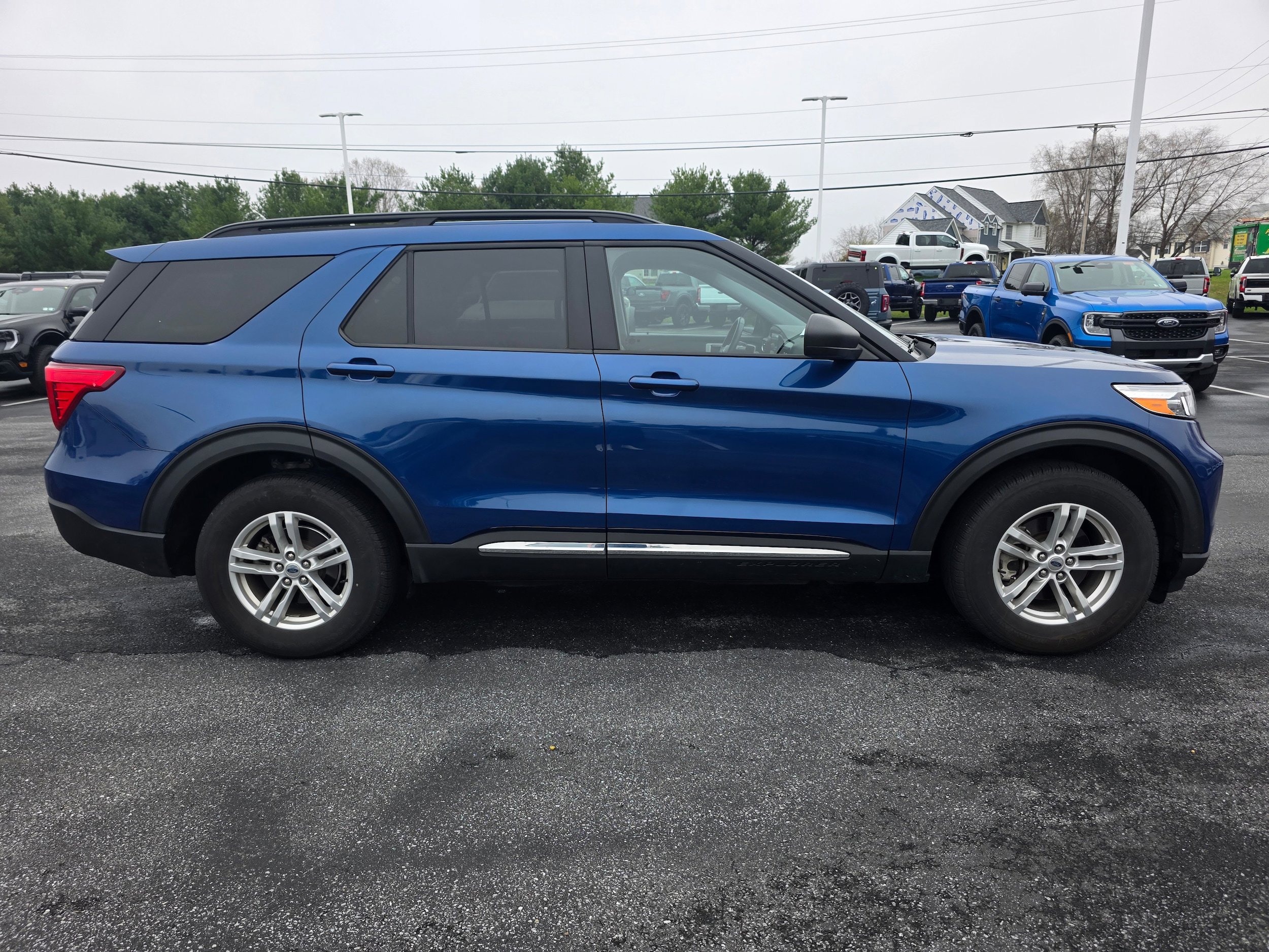 Certified 2022 Ford Explorer XLT w/ Equipment Group 202A AWD/4WD image 6