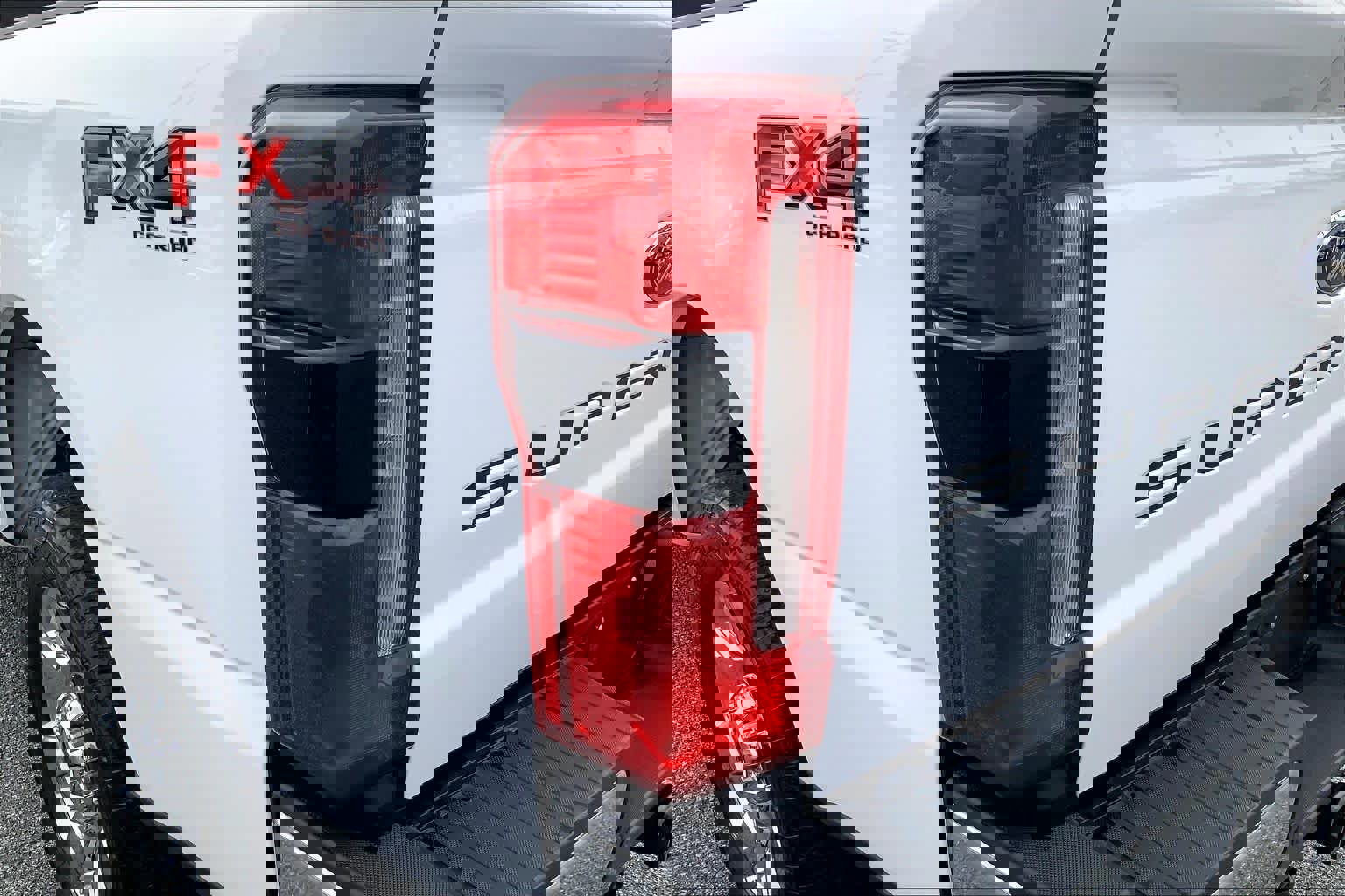 Certified 2023 Ford F250 Lariat w/ Chrome Package image 27