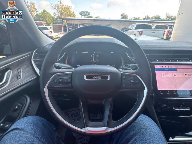 Used 2023 Jeep Grand Cherokee L Limited w/ Black Appearance Package RWD image 12