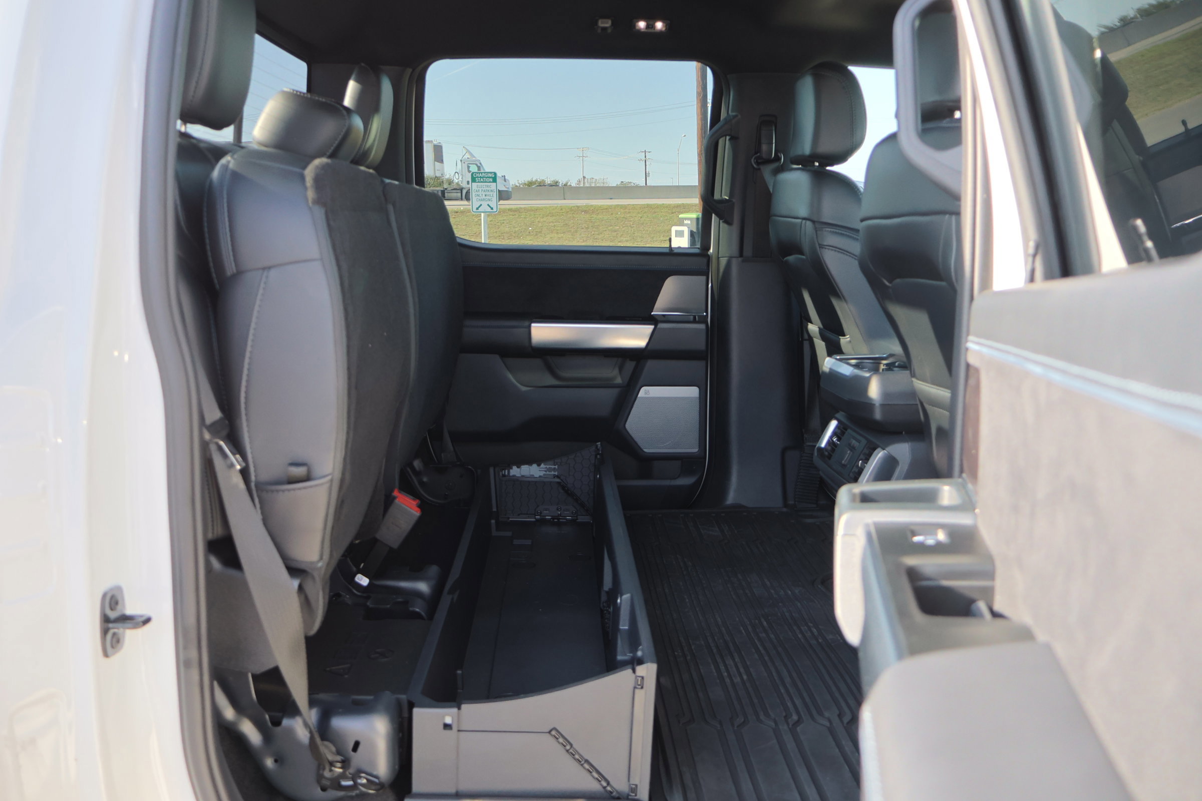 Certified 2025 Ford F150 Platinum w/ FX4 Off-Road Package image 35