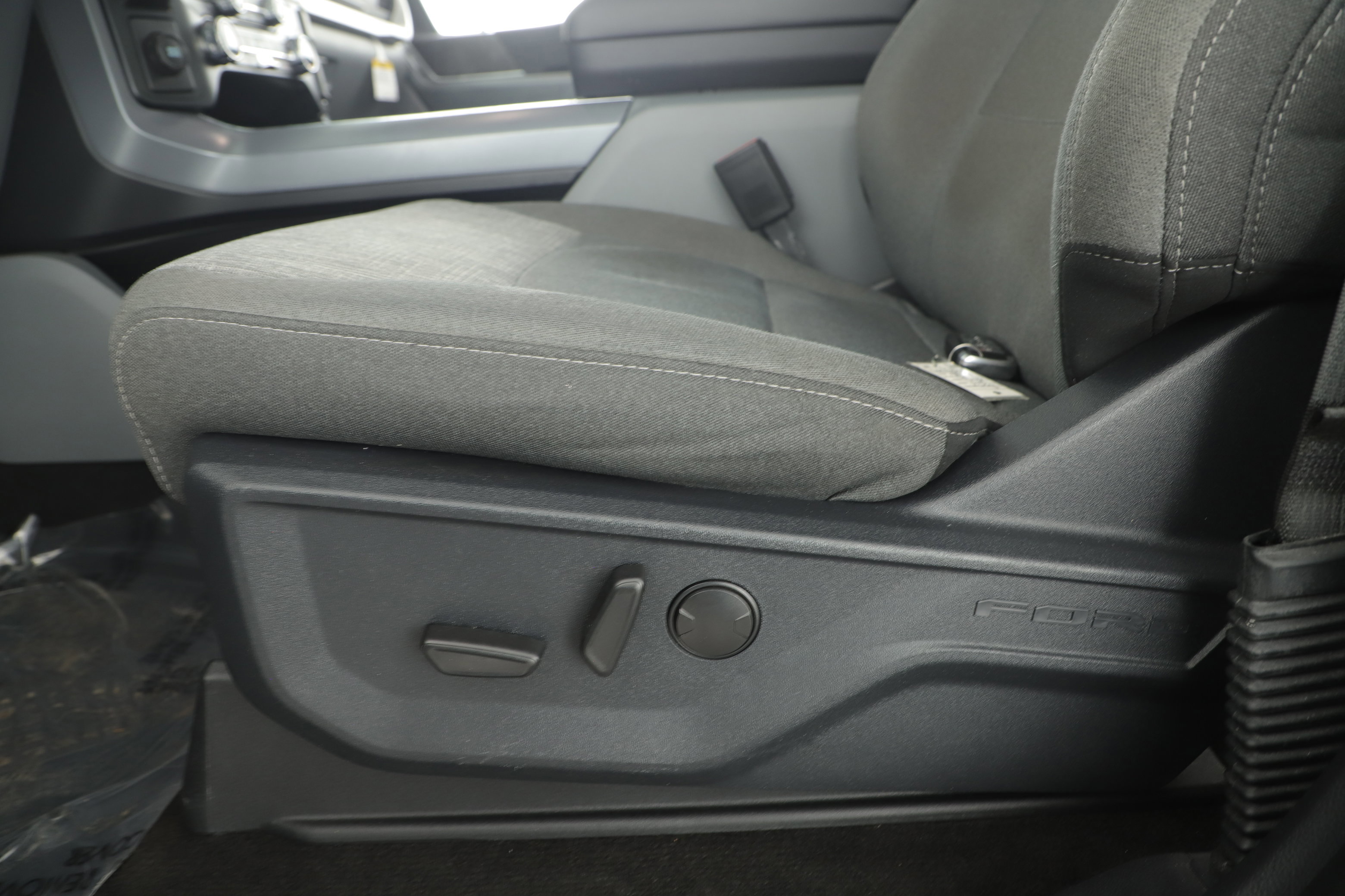 Certified 2022 Ford F150 XLT w/ Equipment Group 302A High image 11