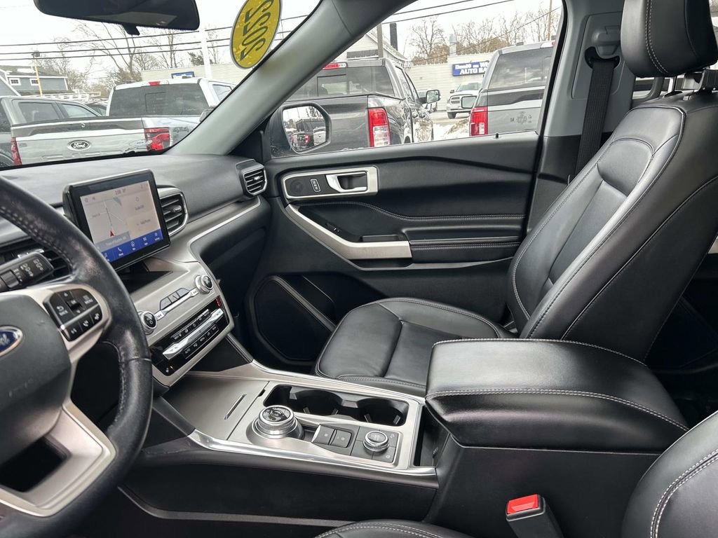 Certified 2022 Ford Explorer XLT w/ Equipment Group 202A image 22