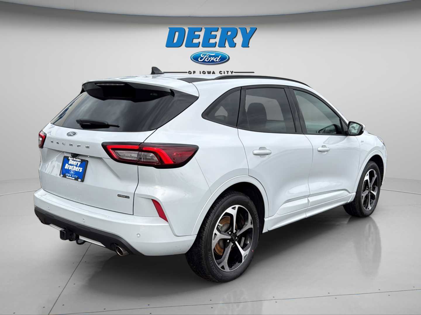 Certified 2025 Ford Escape ST-Line Elite w/ Class II Trailer Tow Package image 10