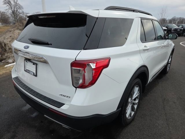 Certified 2023 Ford Explorer XLT w/ Equipment Group 202A image 4