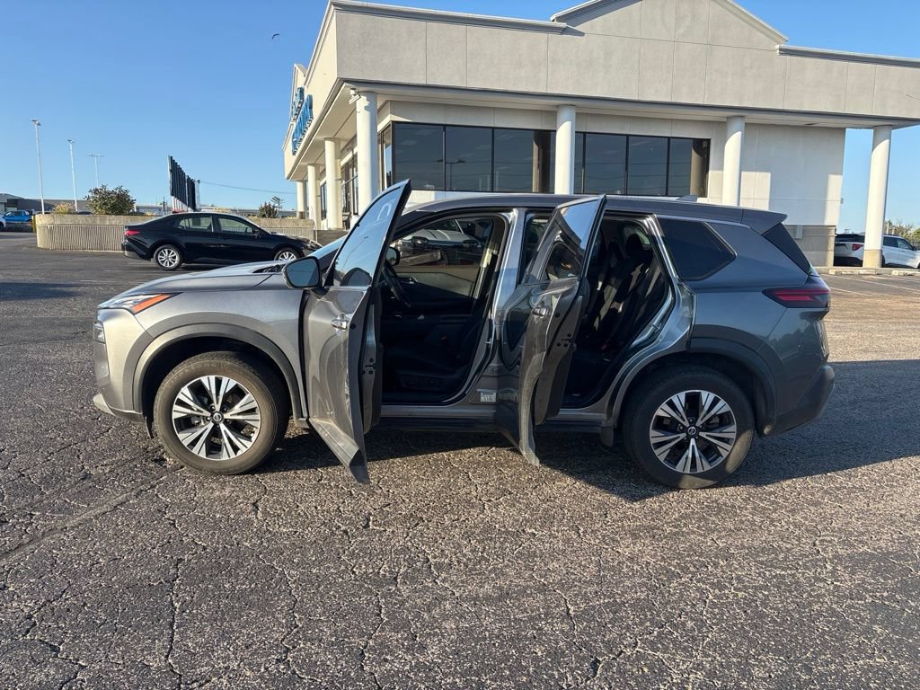 Used 2021 Nissan Rogue SV FWD image 4