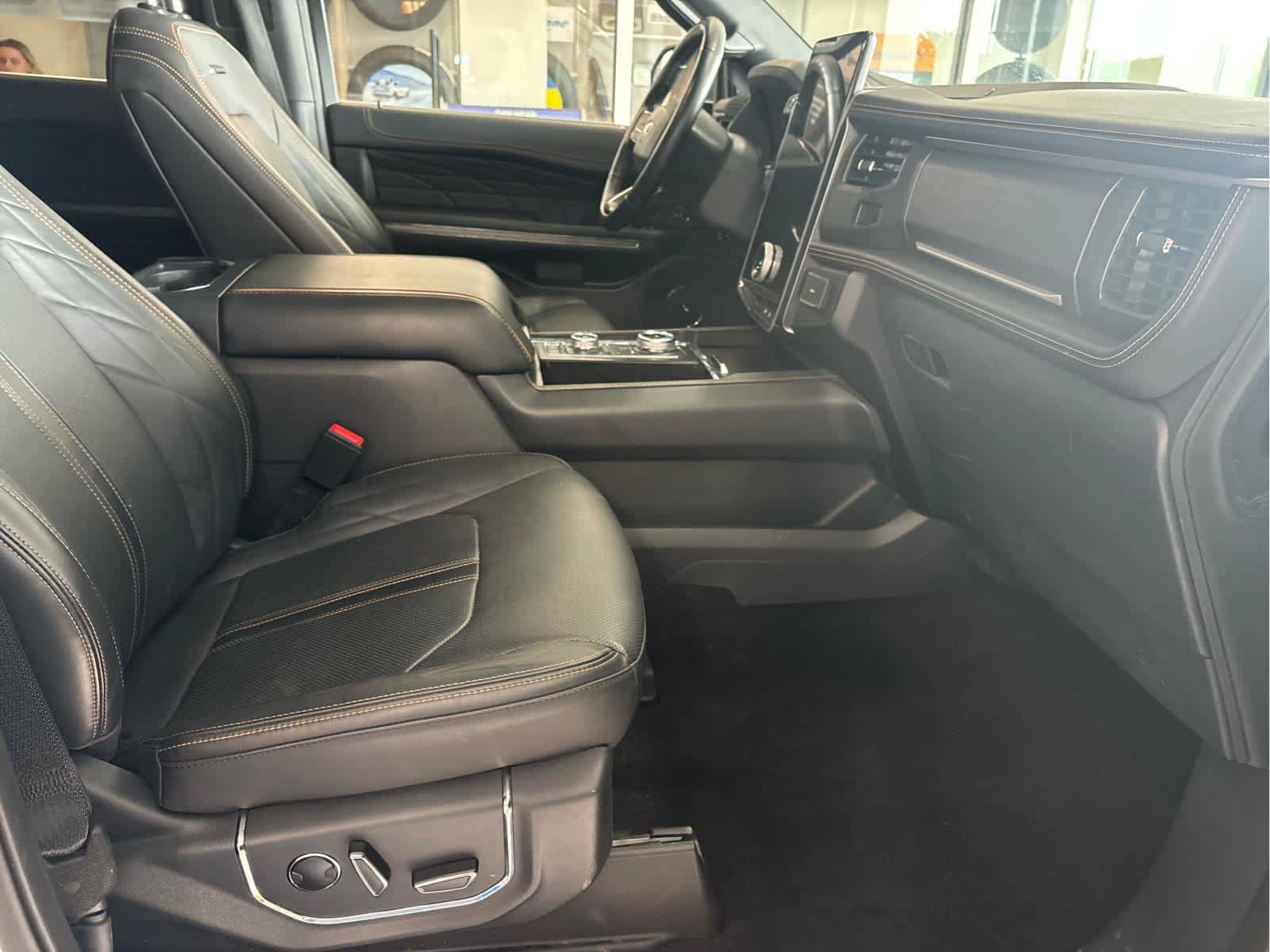Certified 2024 Ford Expedition Platinum AWD/4WD image 39
