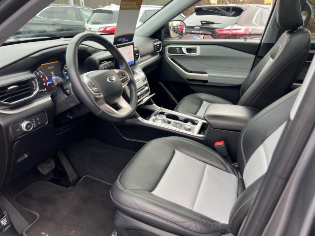 Certified 2022 Ford Explorer XLT w/ Equipment Group 202A image 7