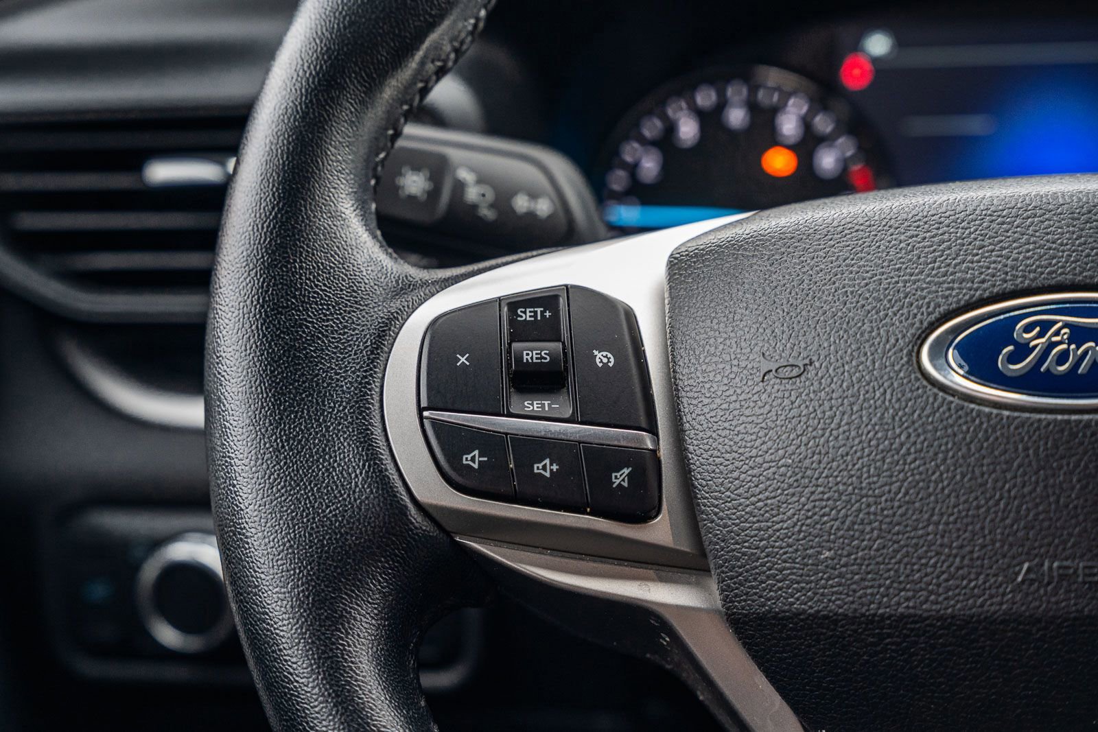 Certified 2022 Ford Explorer XLT image 29