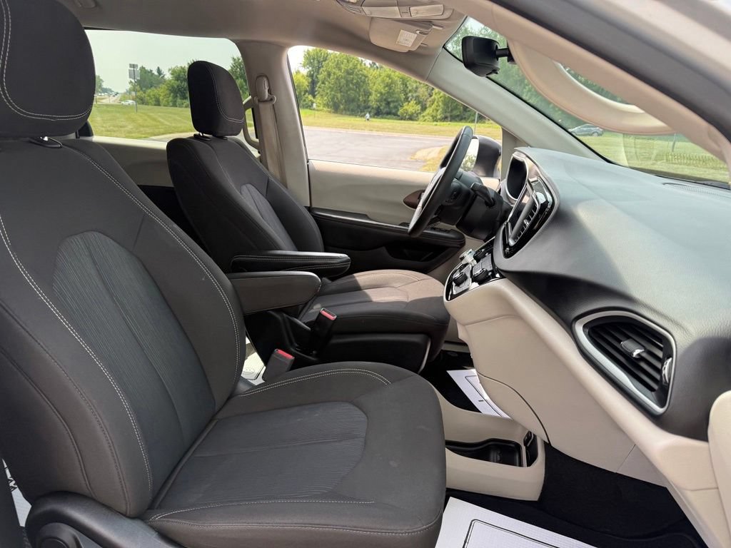 Used 2024 Chrysler Voyager LX FWD image 13